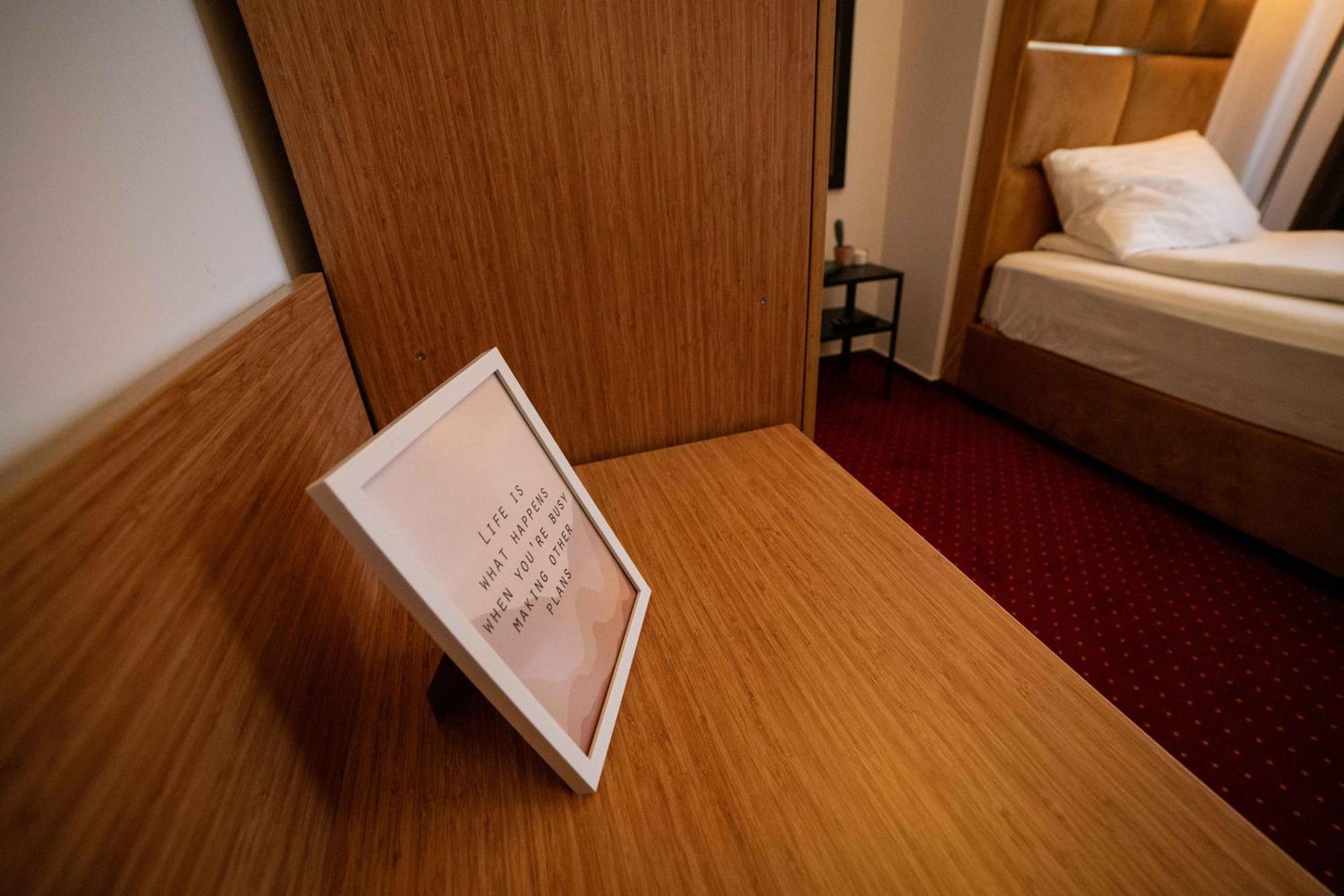 Bucharest Airport Accomodation Aparthotel Otopeni Esterno foto