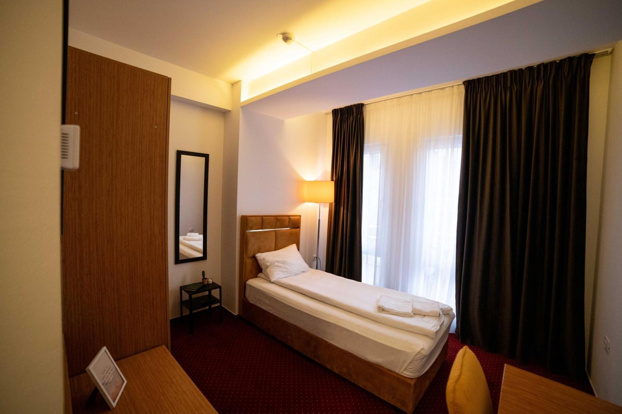 Bucharest Airport Accomodation Aparthotel Otopeni Esterno foto