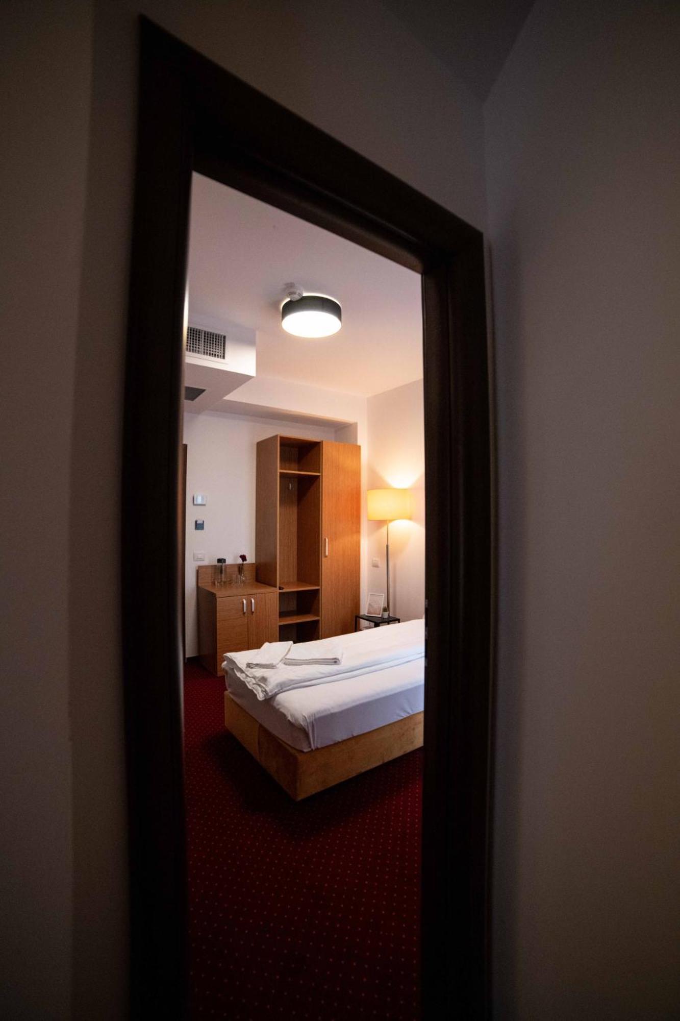 Bucharest Airport Accomodation Aparthotel Otopeni Esterno foto