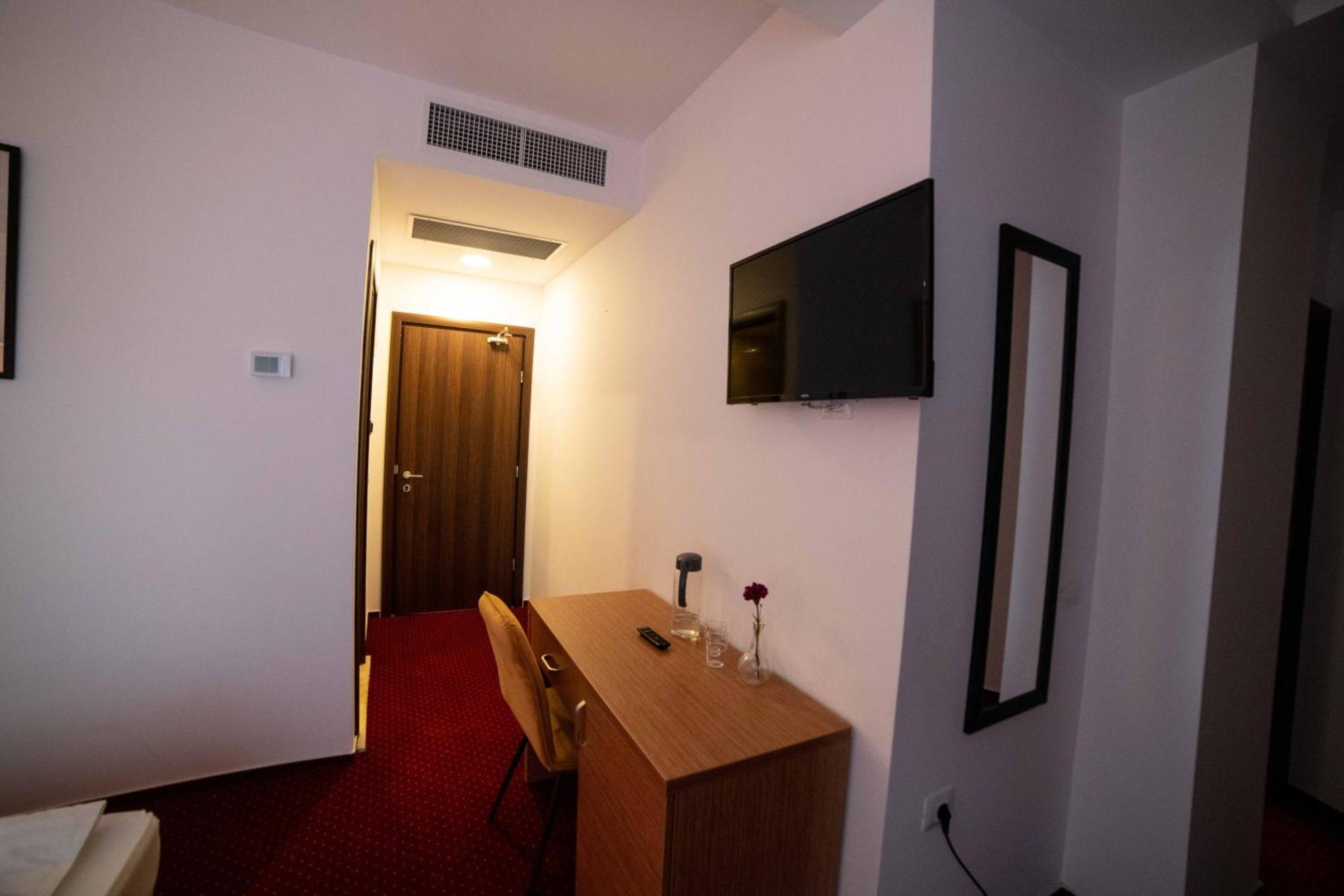 Bucharest Airport Accomodation Aparthotel Otopeni Esterno foto