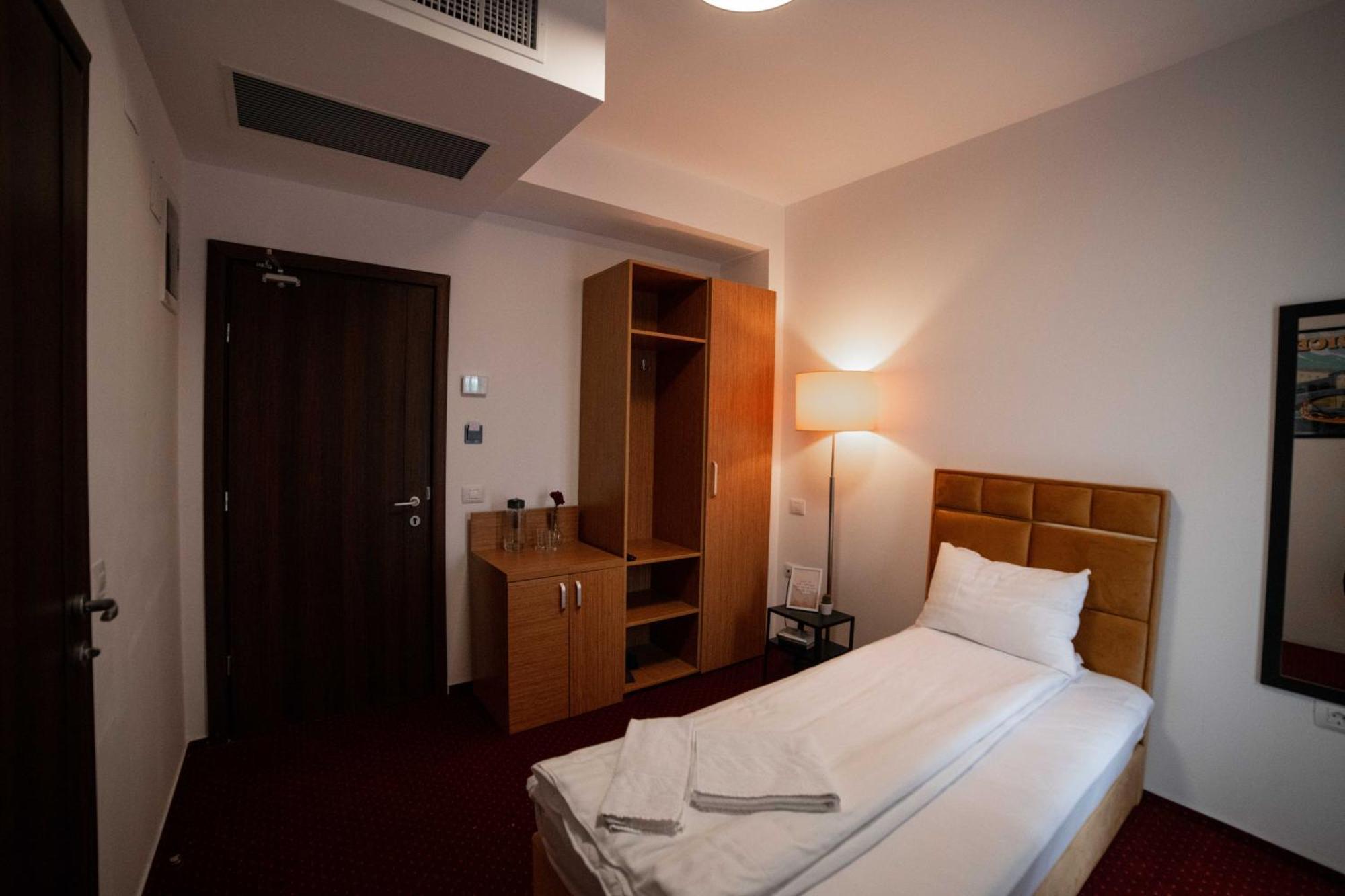 Bucharest Airport Accomodation Aparthotel Otopeni Esterno foto
